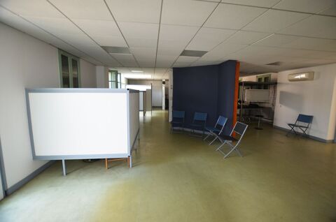   A vendre en exclusivité sur Auch (32): local commercial ou professionnel de 160m² avec place de stationnement privée 