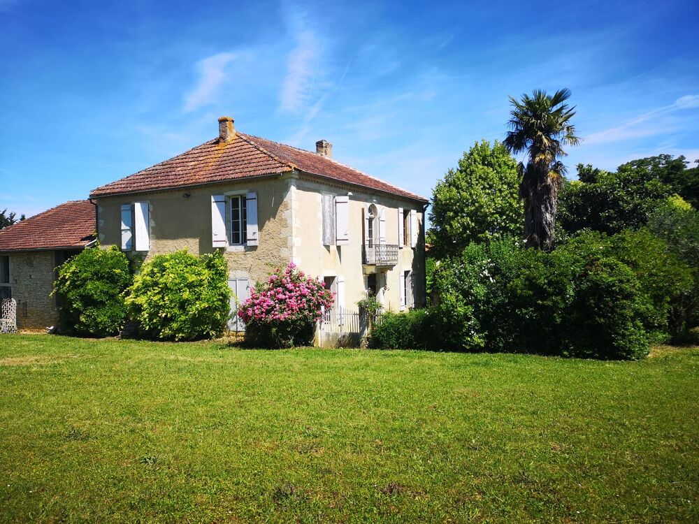 Superbe propriété à vendre en exclusivité près de Jégun, Gers, comprenant deux maisons (grange transformée et maison de maître),