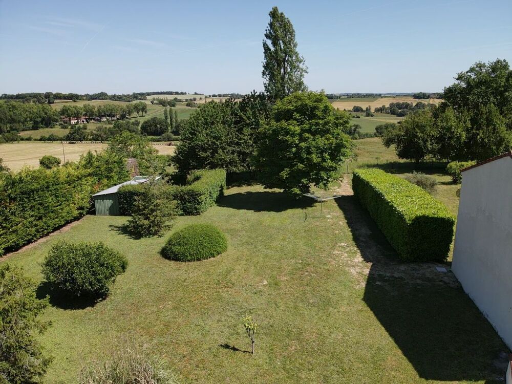 A vendre en exclusivité, proche de Vic-Fezensac, Gers : maison de 3 chambres avec grand salon, vue sur les Pyrénées, jardin bien