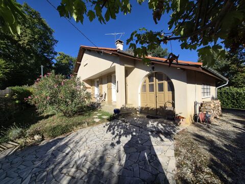   À vendre, Castelnau-Magnoac (Hautes-Pyrénées) : maison de plain-pied, 3 chambres, garage et jardin de 998m², emplacement au calm Maison - 6 pièce(s) - 95 m²