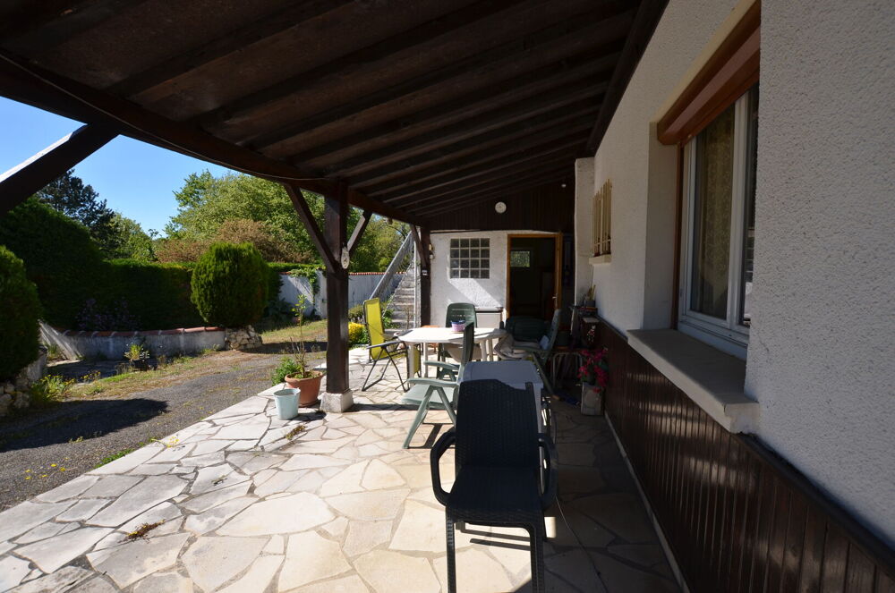 Vente Maison A vendre aux portes d'Auch, Gers: Maison sur 2 niveaux avec 6 chambres, espace extérieur d'environ 1 000m2. Quartier paisible et Duran