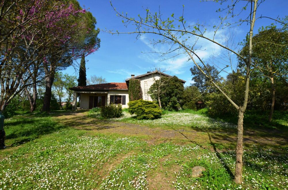 Vente Maison A vendre, Vic-Fezensac, Gers: Maison spacieuse sur jardin de 1 741m². 5 chambres. Grand sous-sol plein. Garage séparé. Au calme Vic-fezensac