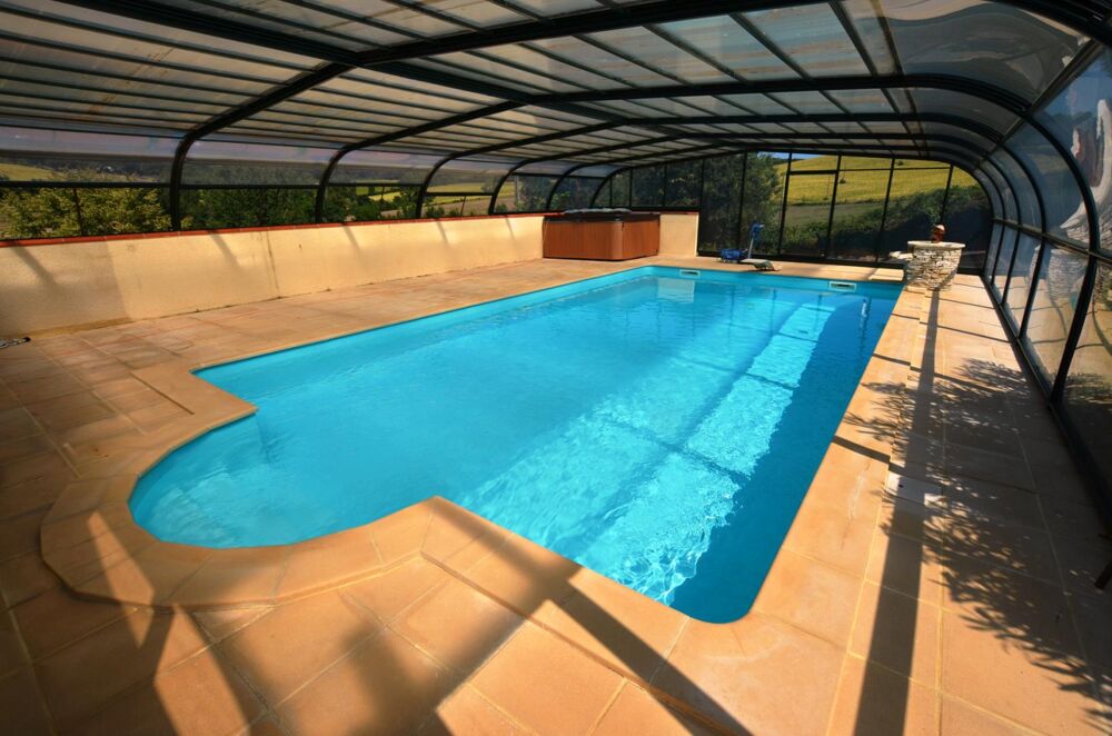 Exclusivité ! A vendre secteur de Castéra-Verduzan: Très belle maison en excellent état avec piscine couverte, appartement, 5 ga
