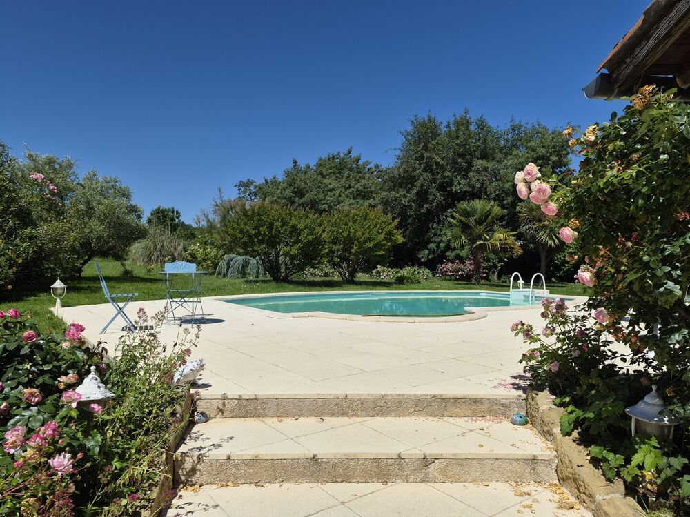 À vendre, proche Castelnau Magnoac (Hautes-Pyrénées): Belle maison gasconne rénovée avec palier en mezzanine, terrasses d'été, a