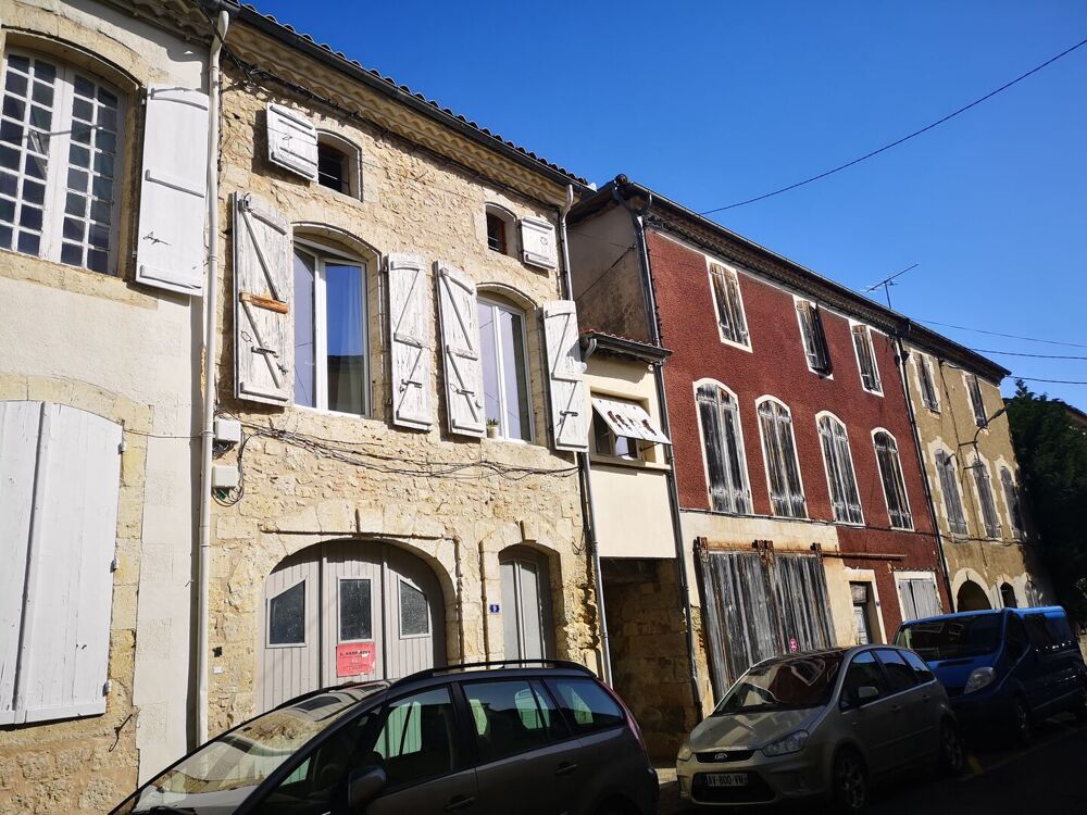 À vendre, Vic-Fezensac, Gers: maison de ville lumineuse avec 3 chambres, grand garage/atelier et grange une rue tranquille à se