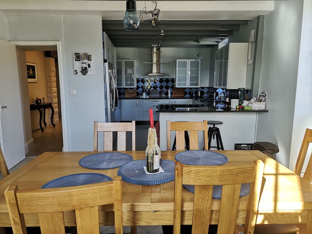Maison à vendre, Gers, secteur de Condom : Propriété de 5 chambres avec dépendances, piscine chauffée et jardin de 9000m2 dans