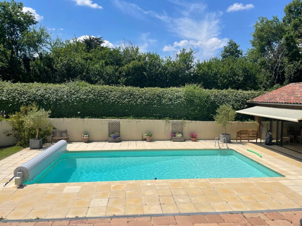 Vente Maison A vendre, Gers : Belle maison gasconne sur terrain avec prairies de 4,2 ha avec piscine, dépendances, chemin d'accès privé avec Vic-fezensac