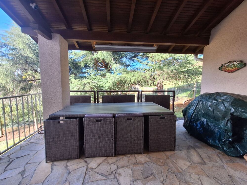 Belle maison unique avec jusqu'à 6 chambres, , 3 terrasse, garage,piscine, grand jardin de 2 280m2. Idéal pour une chambre d'hôt