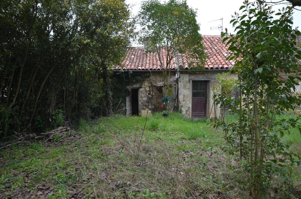 Vente Maison À vendre sur Vic-Fezensac, Gers: Maison à rénover entièrement (sauf la toiture qui est neuve) avec jardin et grand garage, proch Vic-fezensac