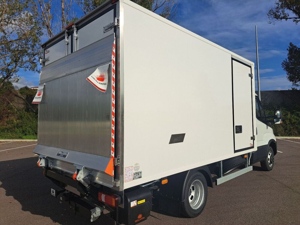 Daily 35C16 160CV 3L CAISSE HAYON 14.8M3 2026 occasion 69780 Mions