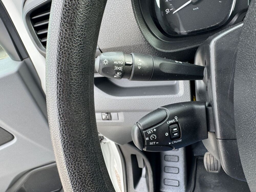 Expert STANDARD 1.6 BLUEHDI 115 PREMIUM 2019 occasion 69780 Mions