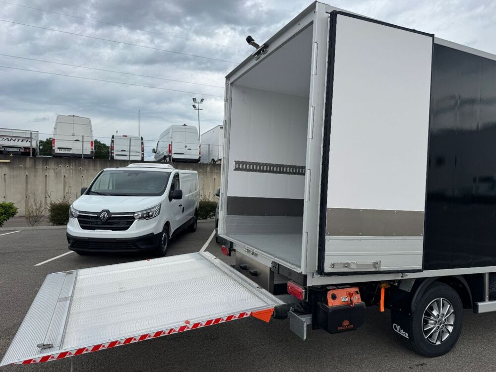 Daily 35S18 A8 3L CAISSE LAMBERET HAYON D HOLLANDIA 4 VERINS GROUP 2026 occasion 69780 Mions