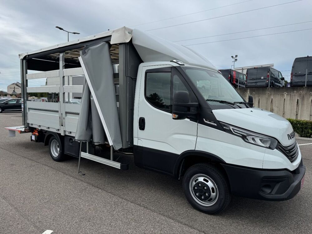 Daily 35C18 A8 180CV 3L BACHE TOIT REHAUSSABLE PAR VERRINS HYDRAUL 2026 occasion 38150 Chanas
