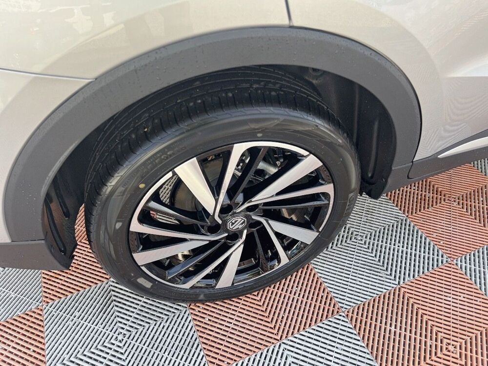 ZS EV 1.5 HYBRID + 197 LUXURY GPS Toit Pano Cam&Atilde;&copy;ra 360&Acirc;&deg; JA 18' 2026 occasion 81380 Lescure-d'Albigeois