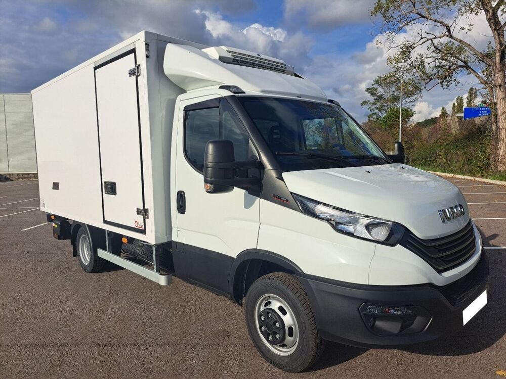 Daily 35C16 160CV 3L CAISSE HAYON 14.8M3 2026 occasion 69780 Mions