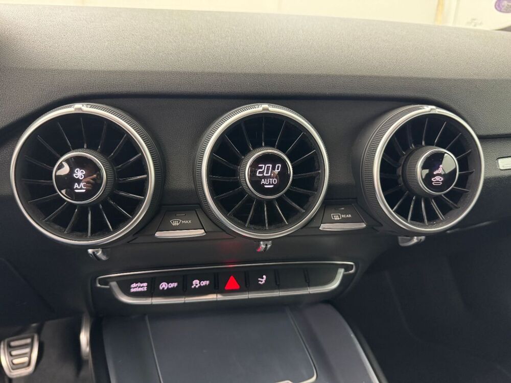 TT 1.8 TFSI 180 S line 2015 occasion 69780 Mions