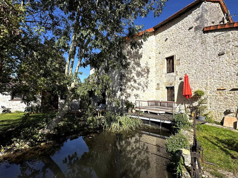   Charmant Ancien Moulin, Havre de Paix au Fil de l Eau, Proche Ruffec (Charente), 3 Chambres, D�pendances, Emplacement Idyllique Maison - 5 pi�ce(s) - 161 m�