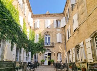  Maison  vendre 15 + pices 825 m