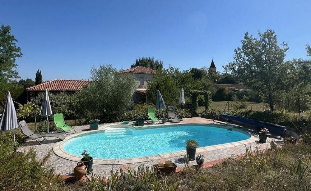 Maison de 2005, d'environ 136 m², avec piscine (9x4), ca....