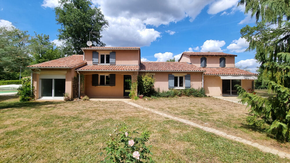 Maison 8 pièces 227 m² · à Saint-Estephe · 227 m² · 299 250 €