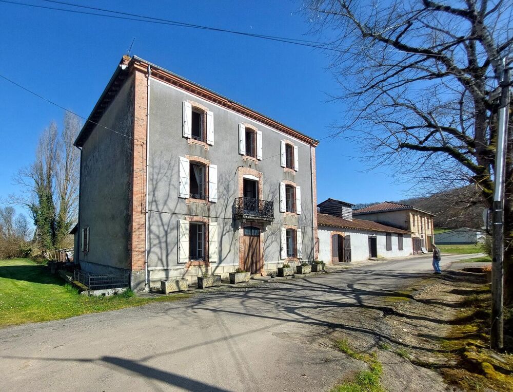 MAISON DE CARACTERE DE 230 M² ET SES DEPENDANCES - Entre AURIGNAC ET BOULOGNE SUR GESSE