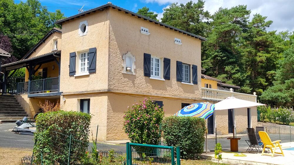 Vaste habitation avec dependances