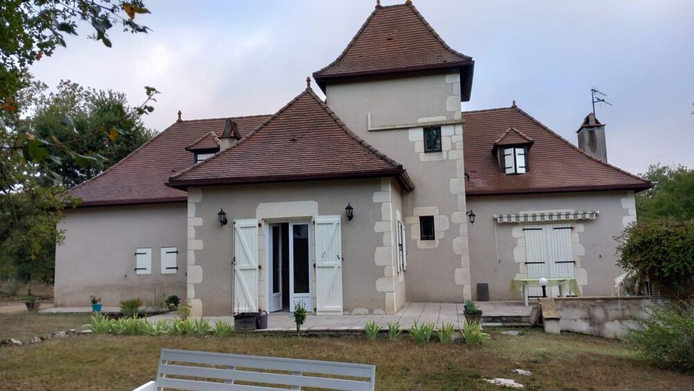 Cahors à 10 mn , confortable propriété sur terrain de 1 ha