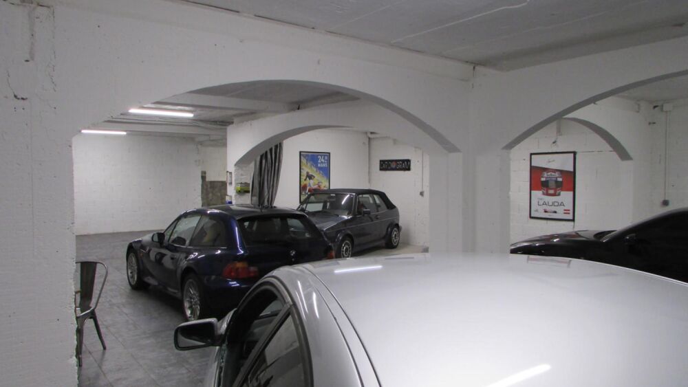 Location Parking/Garage Exclu St NABORD local artisanal scuris de 174 m de plain-pied avec eau et lectricit et sanitaire. Saint-nabord