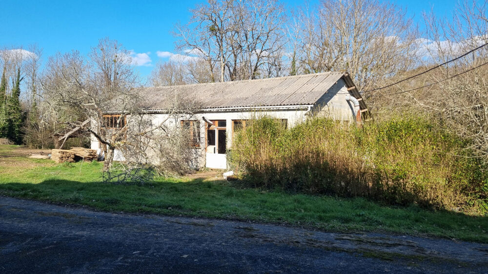 Maison avec dependances et étang