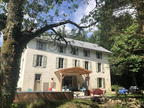   Situation idyllique pour cette maison de campagne de 11 chambres et 11 salles de bains, idale pour un projet touristique ou ass Maison - 15 + pice(s) - 500 m