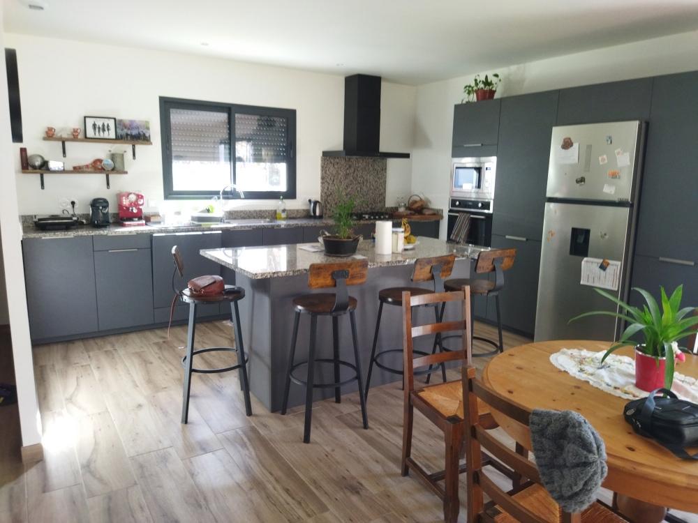 Maison contemporaine de plain-pied, située à seulement 5....