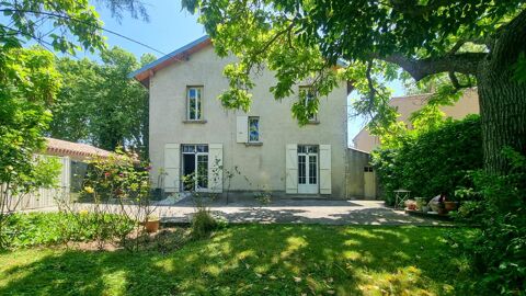   Charmante Maison de Village avec 5 Chambres et Grand Jardin Priv� Maison - 8 pi�ce(s) - 176 m�
