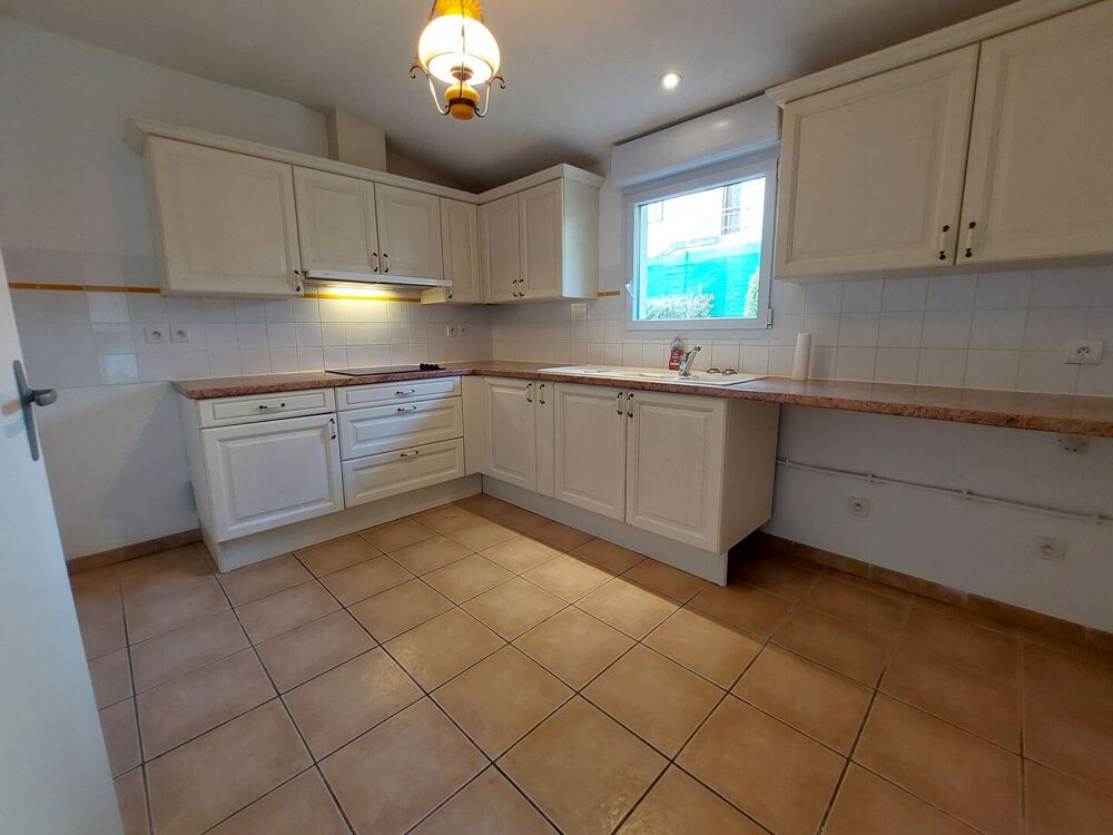 PLAIN-PIED DE 2007 DANS UNE RESIDENCE POUR SENIORS PROCHE TOUTES COMMODITES A PIEDS SECTEUR "SALIES DU SALAT".