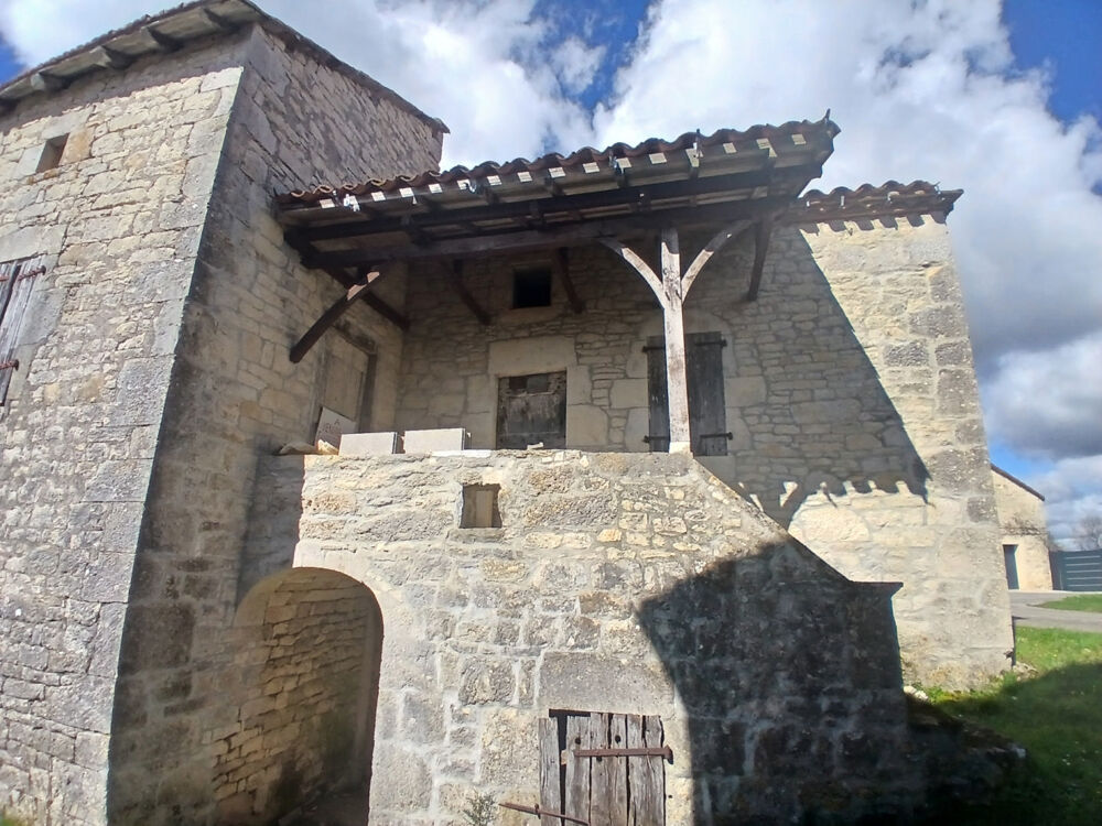 ensemble en pierre à restaurer totalement 20 mn nord de Cahors