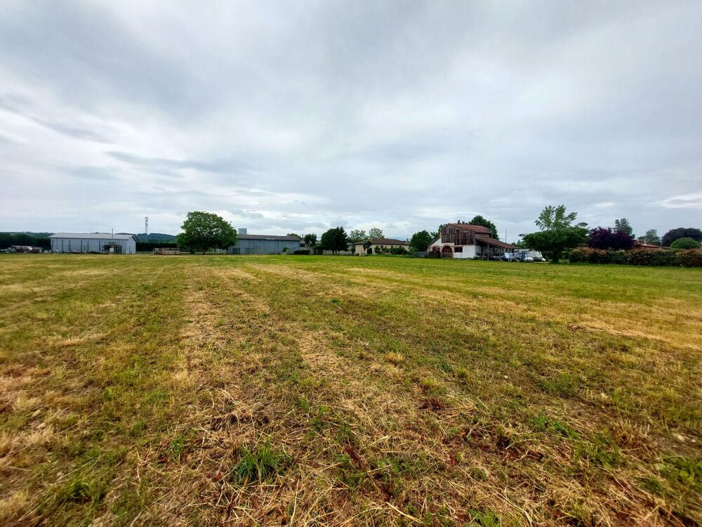 Vente Terrain TERRAIN A 2 PAS DU CENTRE VILLE, CELA EXISTE ENCORE Saint martory