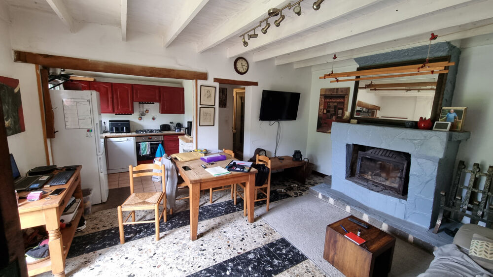 Maison avec étangs et mobil home