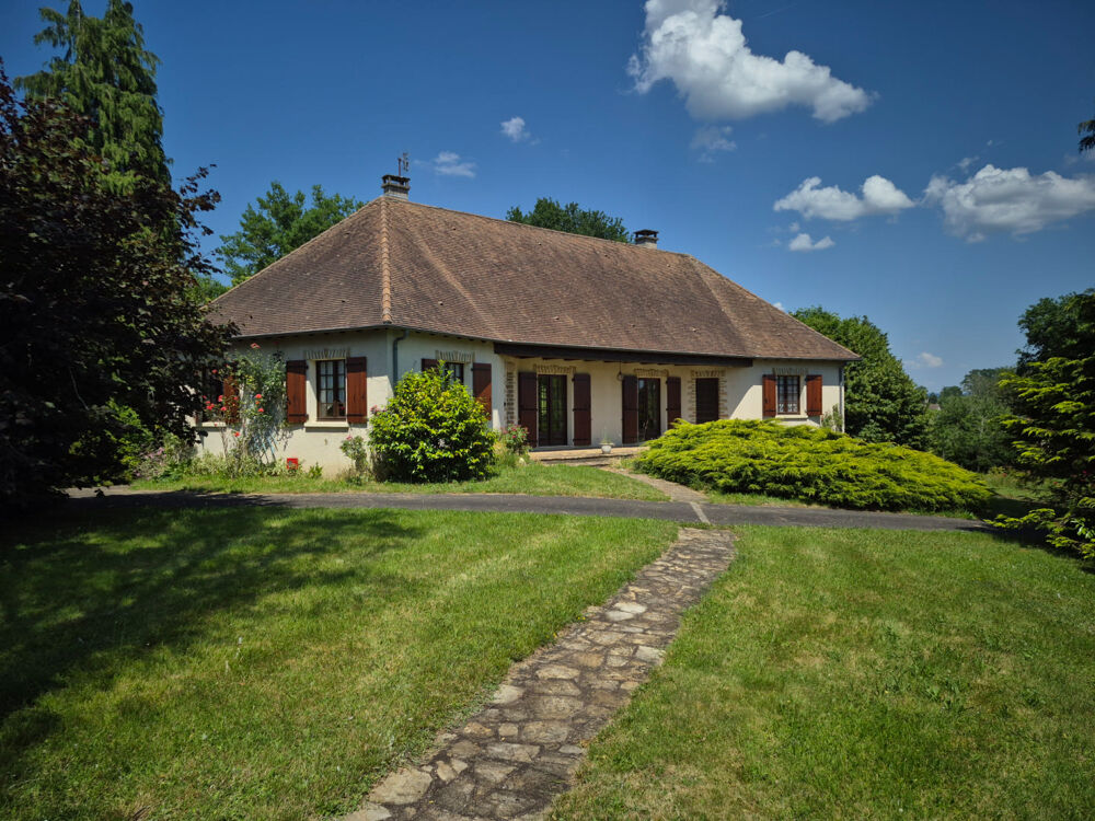 Maison 5 pièces 185 m² · à Piegut-Pluviers · 185 m² · 239 000 €