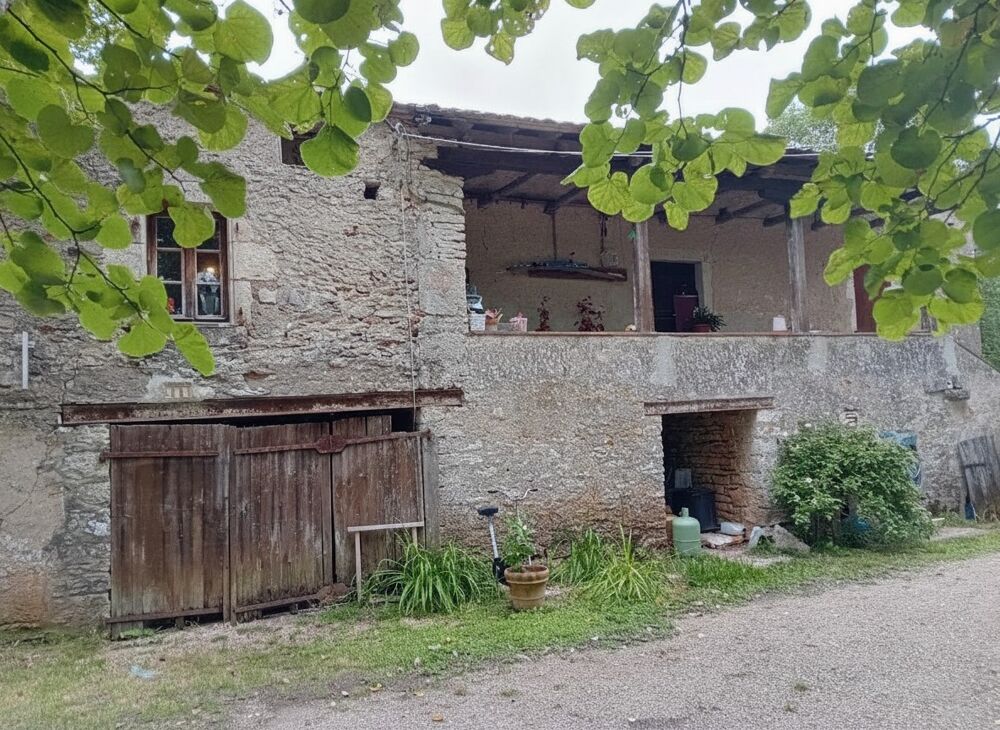Vers/ Saint Géry Maison Type Quercynoise avec 43 hectares de terrain.