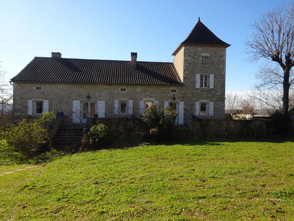 Propriété en pierre avec dépendances