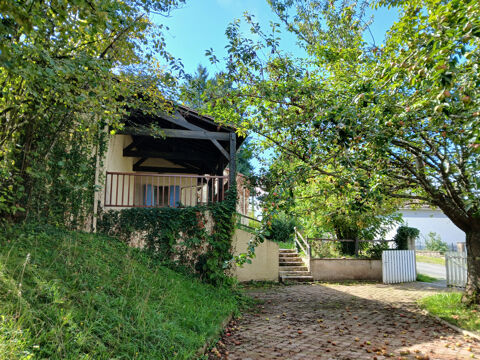   Spacieuse maison de 4 chambres avec plus de 1 hectare de terrain � vendre en Dordogne, proche de la ville. Maison - 5 pi�ce(s) - 176 m�