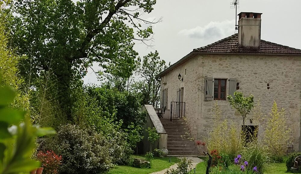 Propriété .Gite et Chambres d'hotes . Cahors / Saint Cirq Lapopie