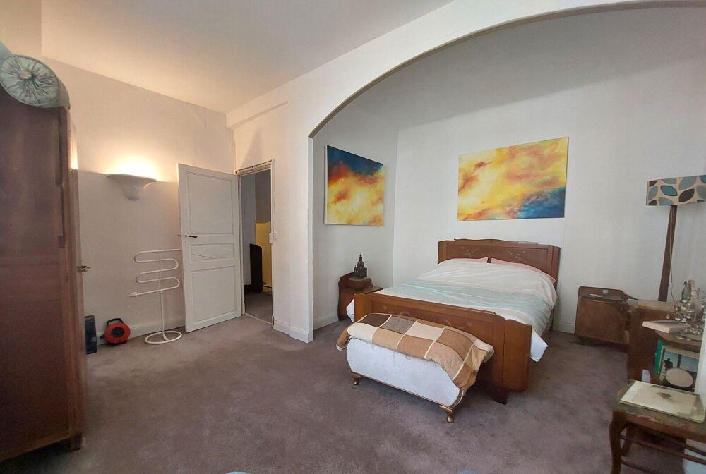 FAIRE OFFRE Maison de village 147m2 avec jardin et dépendances.