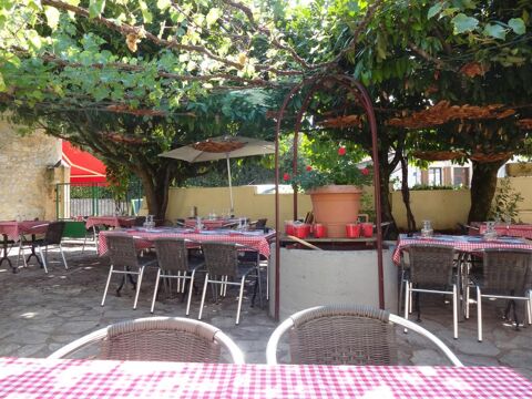   Région PRAYSSAC  - vente de murs (commerce et appartement ) 