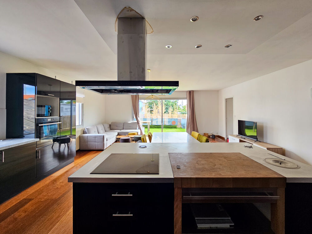 Location Maison MAISON - OPPORTUNITE RARE - REZE TRENTEMOULT - 180m2 - 2 étages - 6 chambres - terrasse de 23m2 Reze