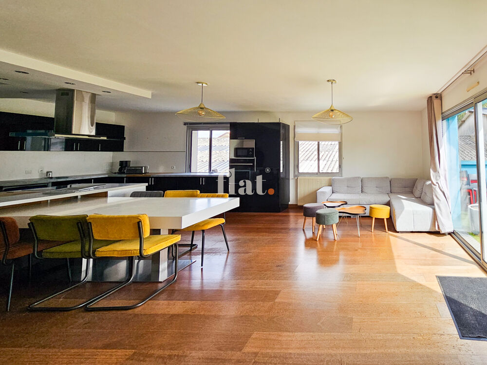 Location Maison MAISON - OPPORTUNITE RARE - REZE TRENTEMOULT - 180m2 - 2 étages - 6 chambres - terrasse de 23m2 Reze