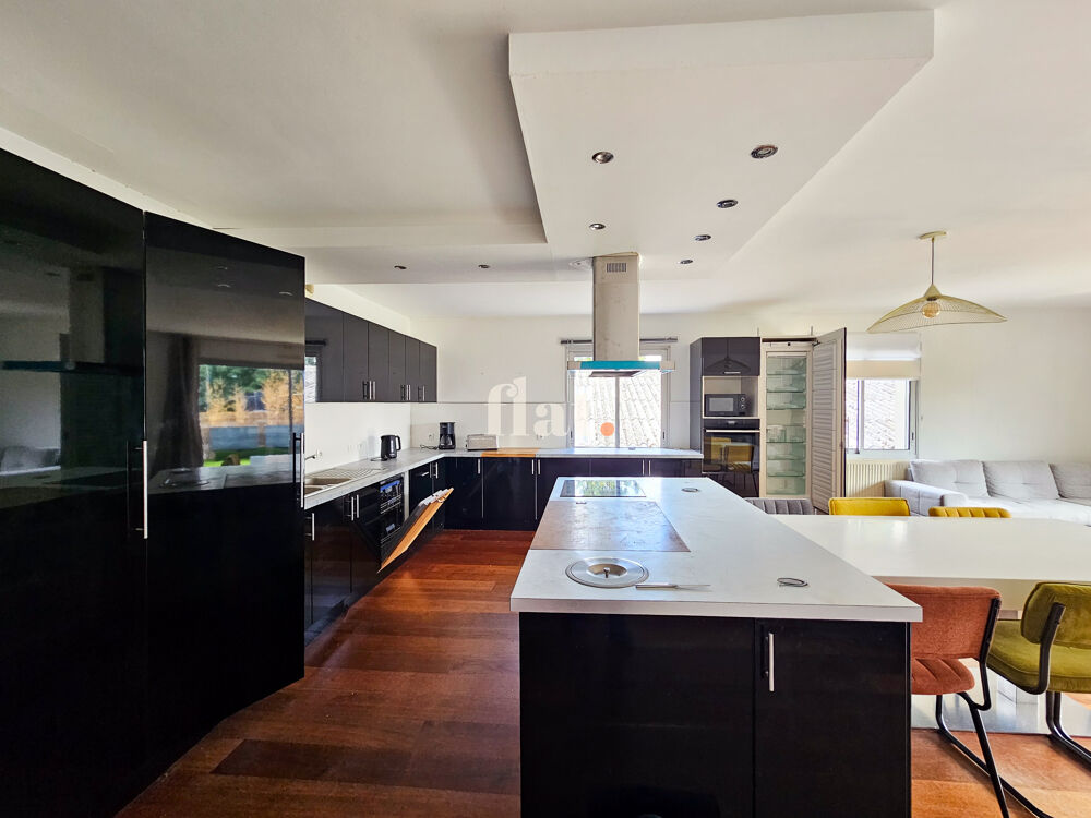 Location Maison MAISON - OPPORTUNITE RARE - REZE TRENTEMOULT - 180m2 - 2 étages - 6 chambres - terrasse de 23m2 Reze