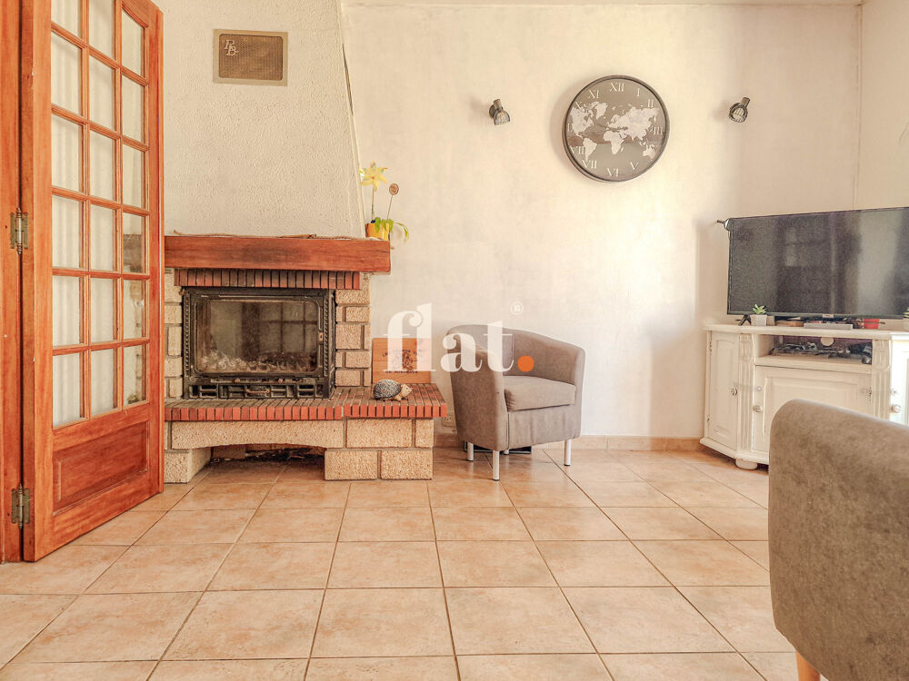 MAISON EN VILLAGE 89 m2 - 3 CHAMBRES ET 1 BUREAU - 2 ESPACES SANITAIRES - JARDIN CLOS
