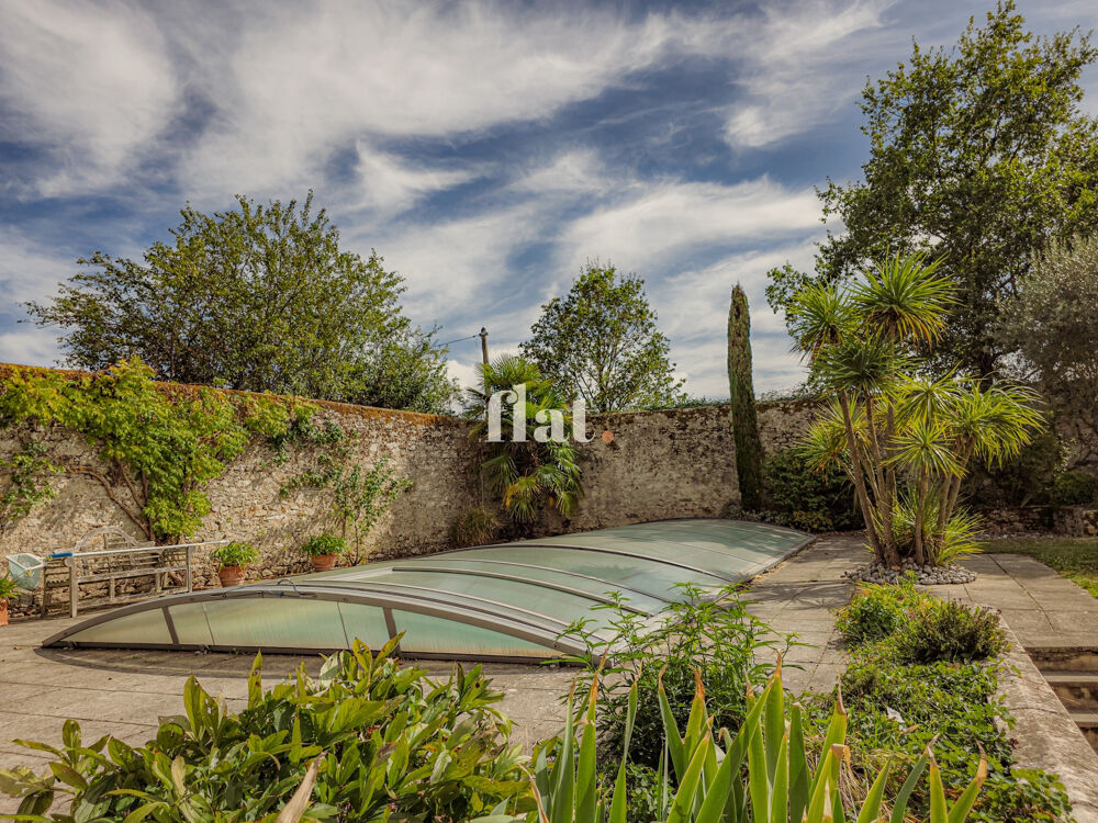 PROPRIETE 6 pièces 340 m2 / 8 000 m2 clos / AIGREFEUILLE-SUR-MAINE/ 4 CH / Piscine / dépendances aménagées