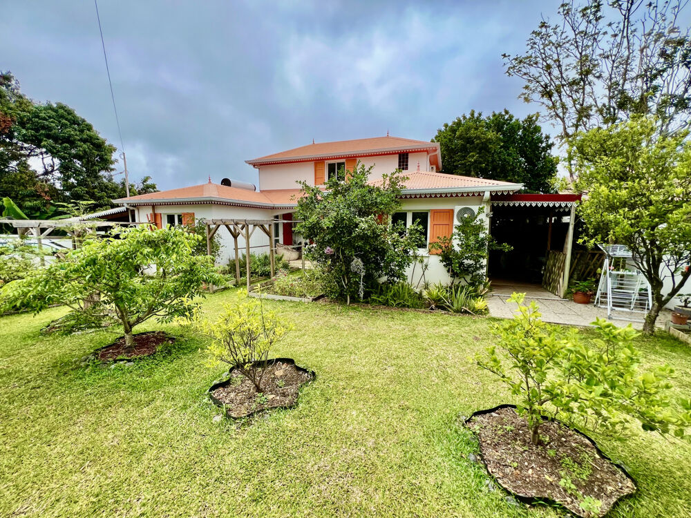 Vente Maison SAINT JOSEPH 97480 - VILLA F4 PARFAITEMENT ENTRETENUE - TERRAIN PLAT ET PISCINABLE - EMPLACEMENT DE CHOIX St joseph