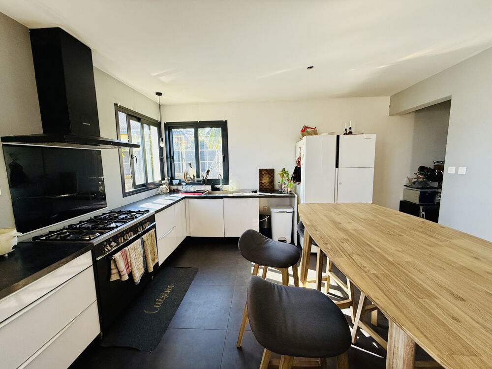 PETITE ILE 97429 - VILLA DE CARACTERE - ENTRETENUE ET AGREABLE - À DEUX MINUTES DU CENTRE